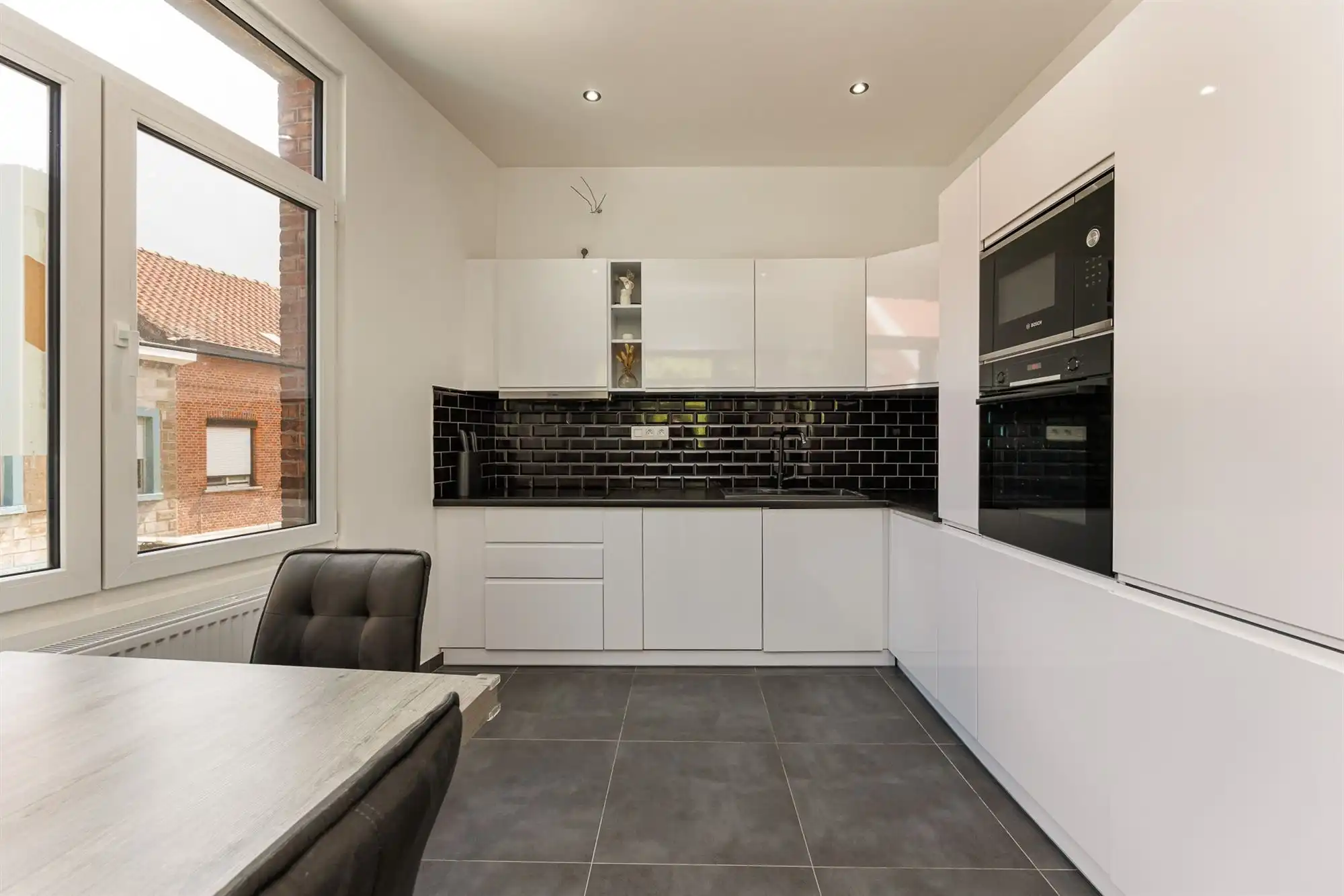 Triplex appartement met handelspand op gunstige locatie foto 3