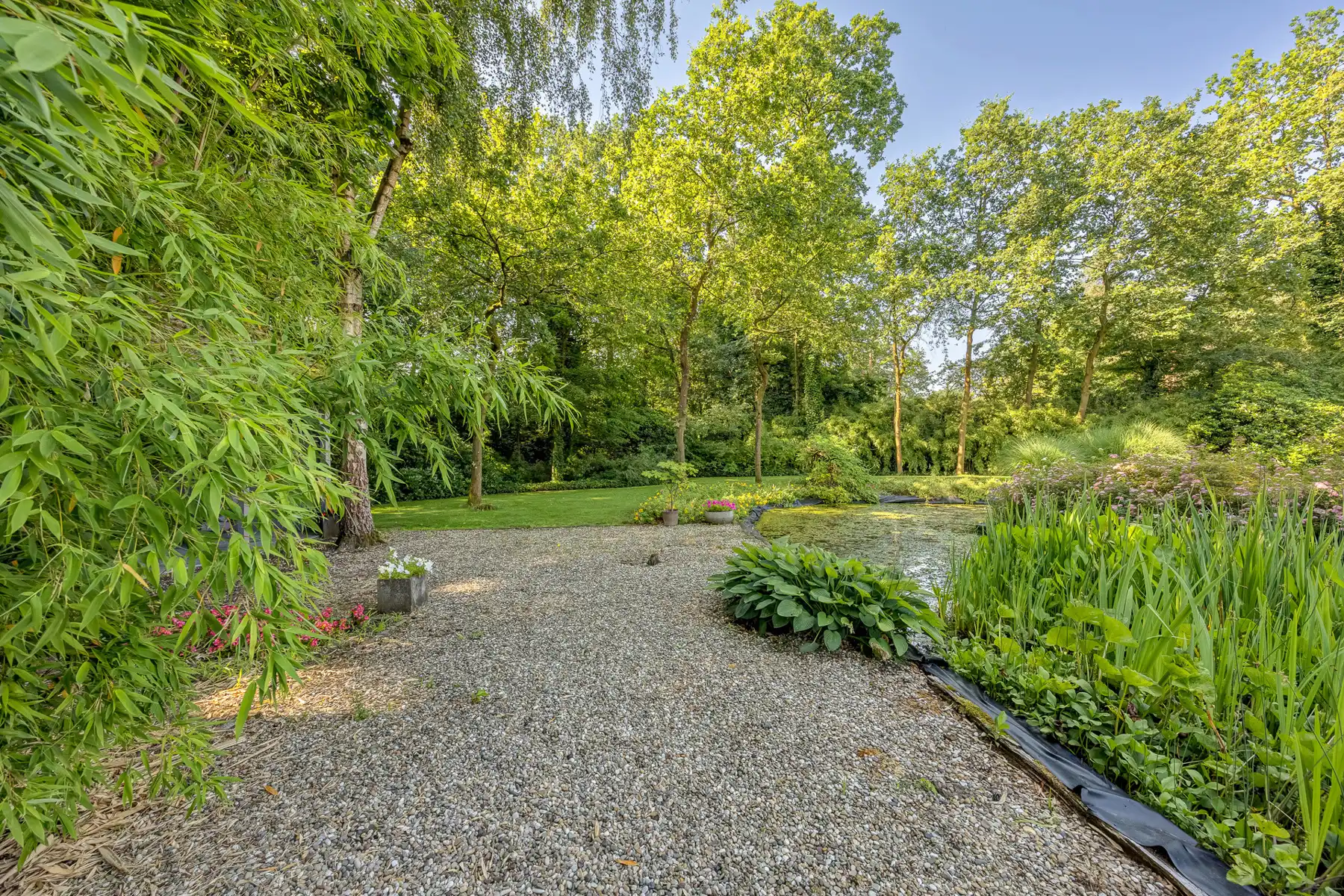 Ruime villa op 2.715 m² in een rustige en groene omgeving foto 26