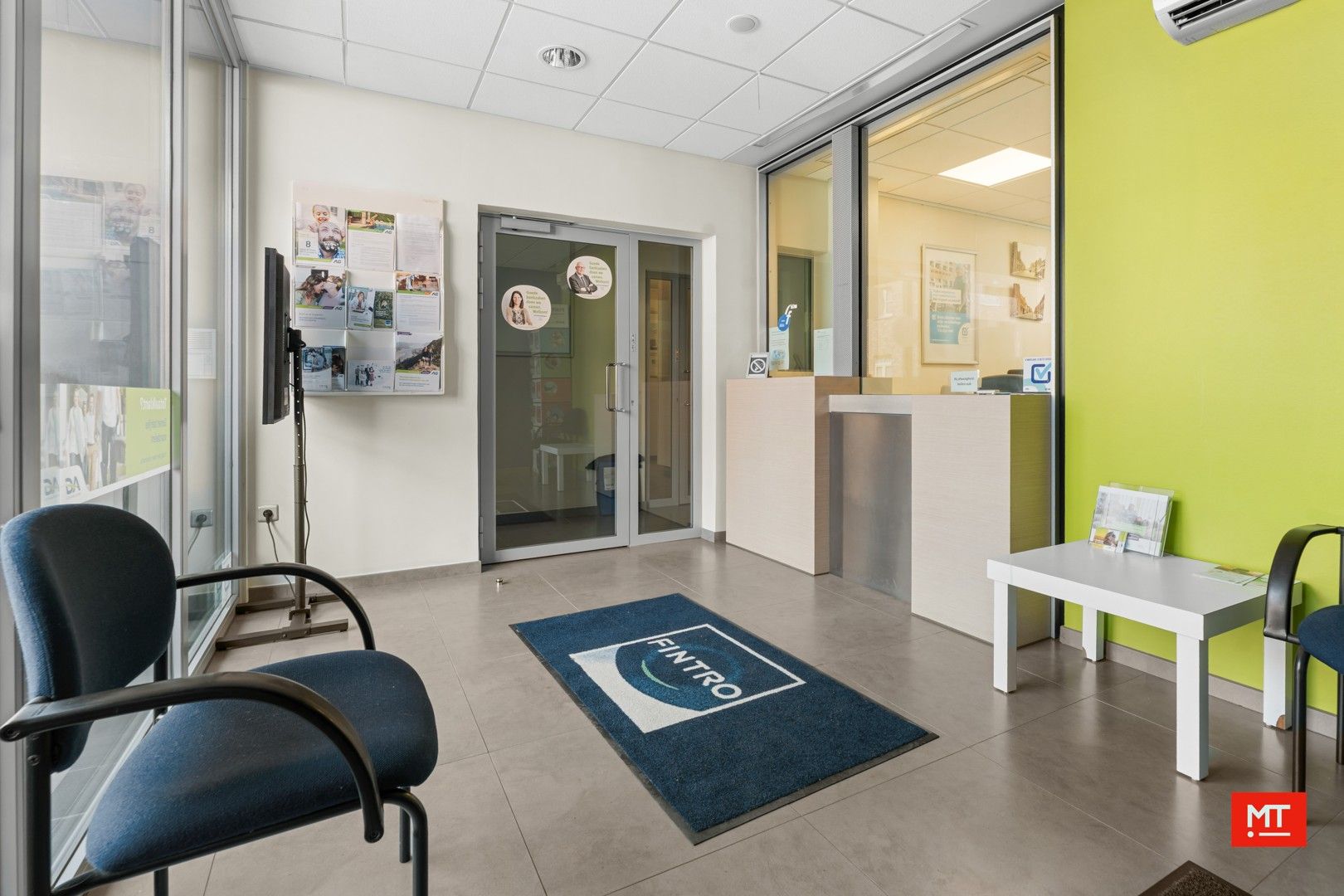 Opbrengsteigendom bestaande uit handelsruimte en 2 appartementen in centrum Beselare foto 2