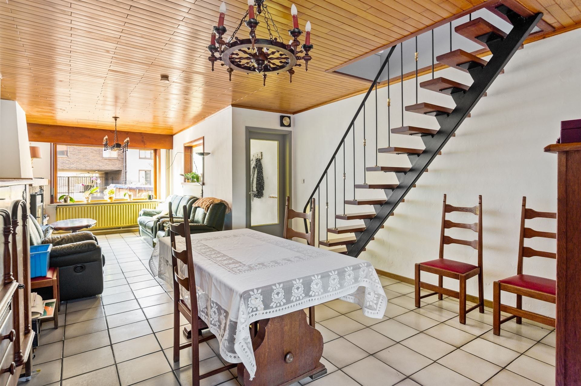 RUIME 5-SLPK-WONING MET GROTE TUIN foto 3