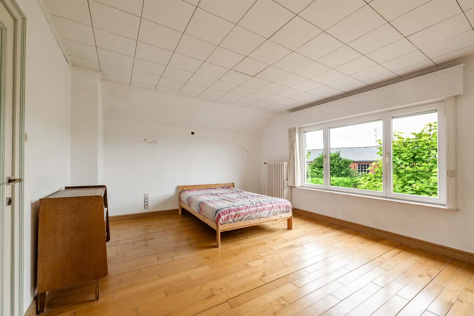 KARAKTERVOLLE ALLEENSTAANDE WONING MET 5 SLAAPKAMERS EN TUIN foto 20