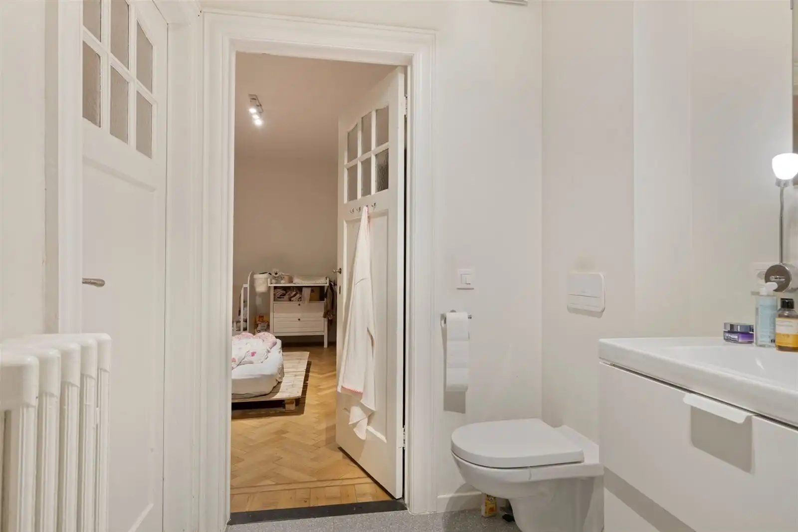 Berchem – Charmant 2-slaapkamerappartement in prachtige art-deco woning

 foto 14