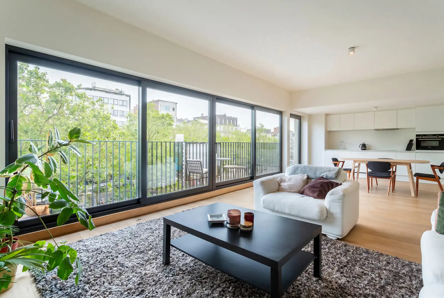 Ruim en lichtrijk 2-slpk appartement op het Zuid foto {{pictureIndex}}