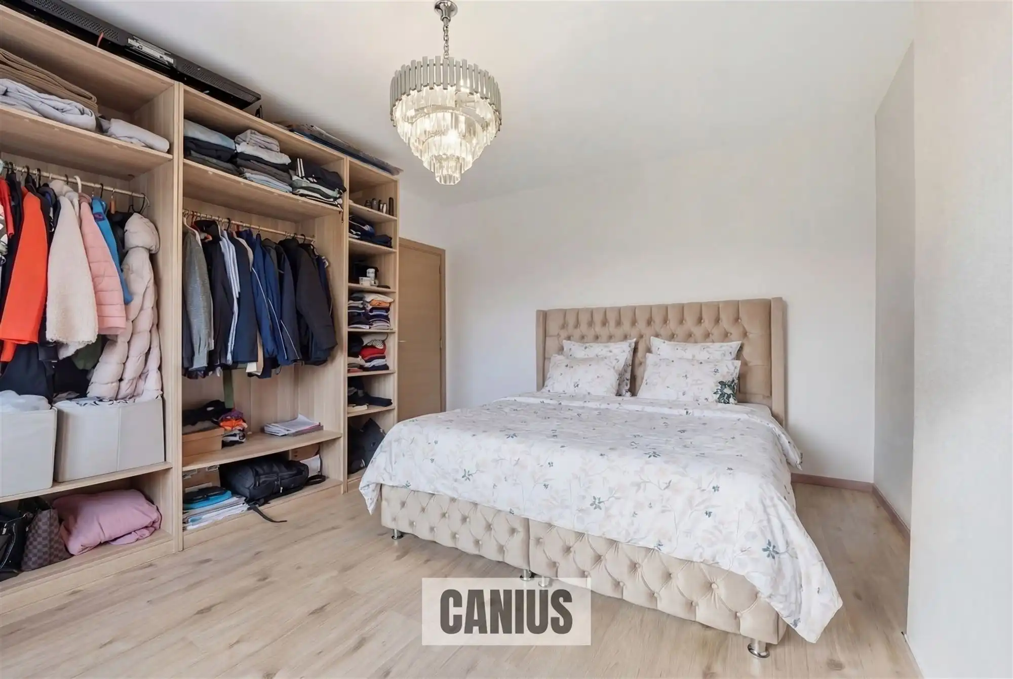 GERENOVEERDE OPEN BEBOUWING MET VIER SLAAPKAMERS foto 16