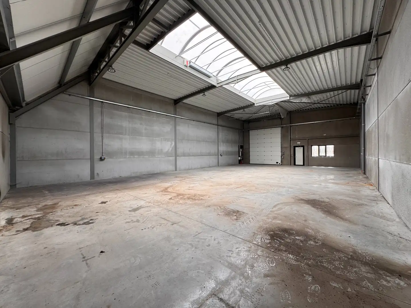 Nieuwbouw KMO-unit van 265 m² te huur in Waregem foto 2
