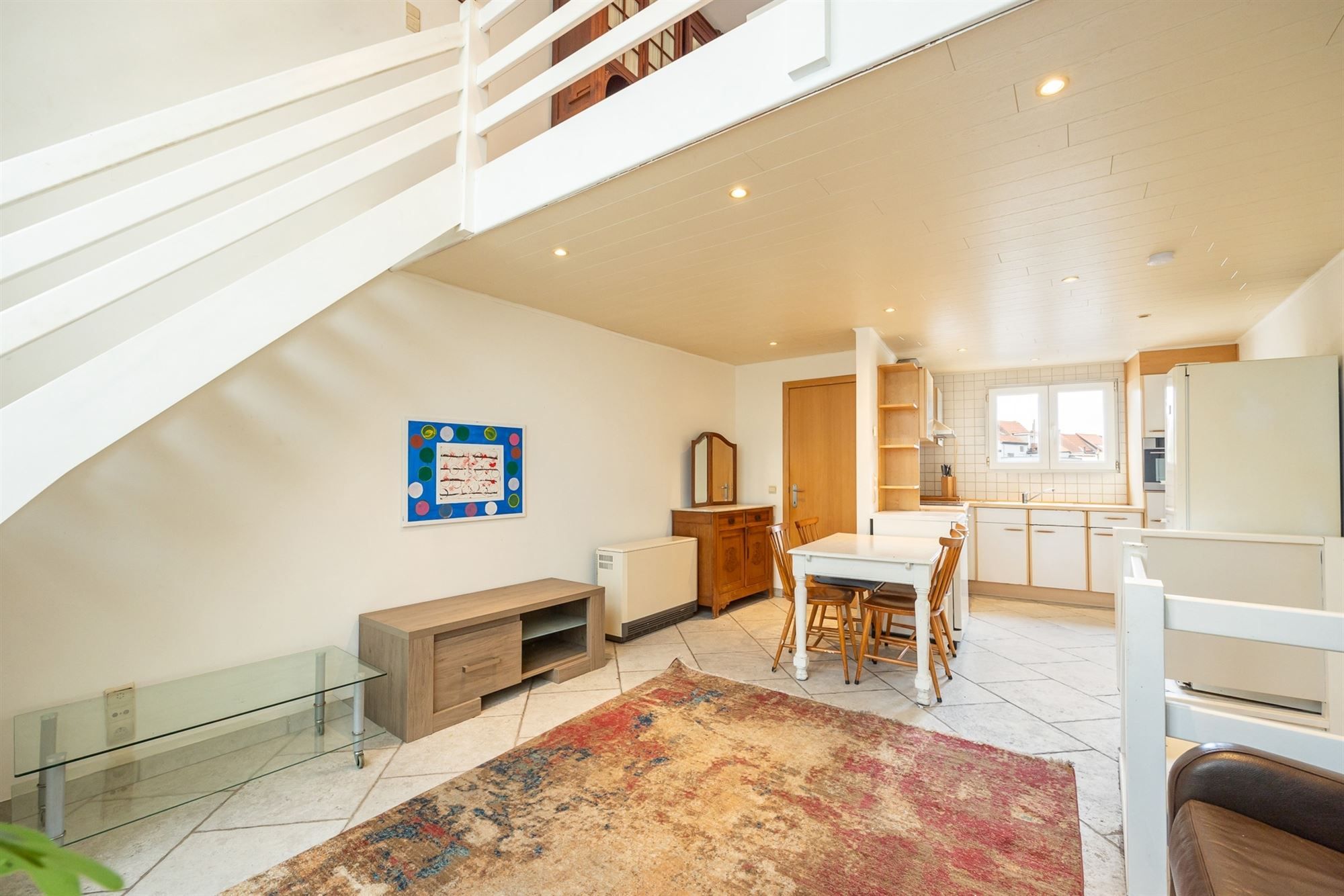 Woning met garage/ruime opslagplaats foto 2