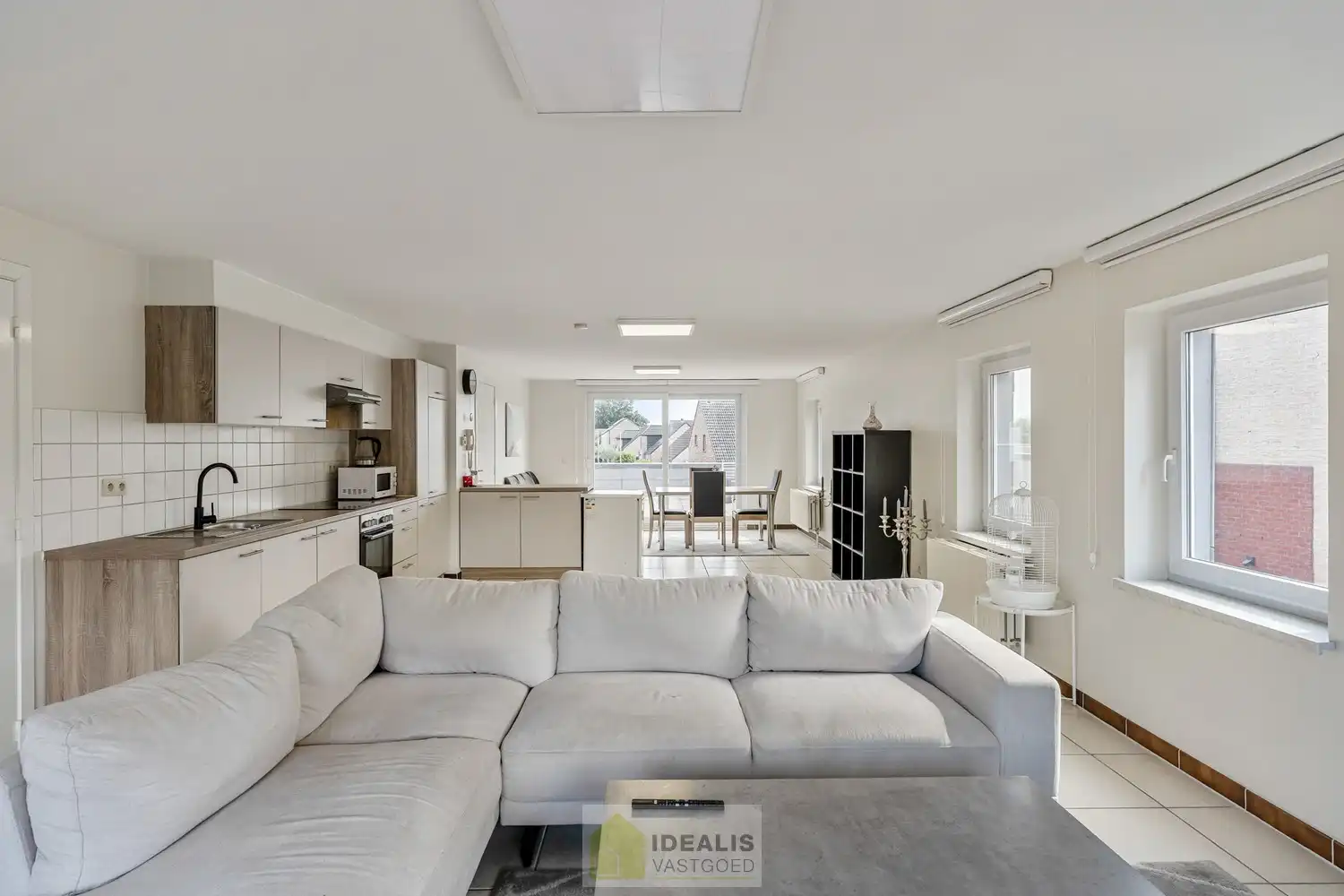 IDEALIS VASTGOED – DUPLEX APPARTEMENT GELEGEN OP UITERST CENTRALE LOCATIE TE HECHTEL-EKSEL. foto 12