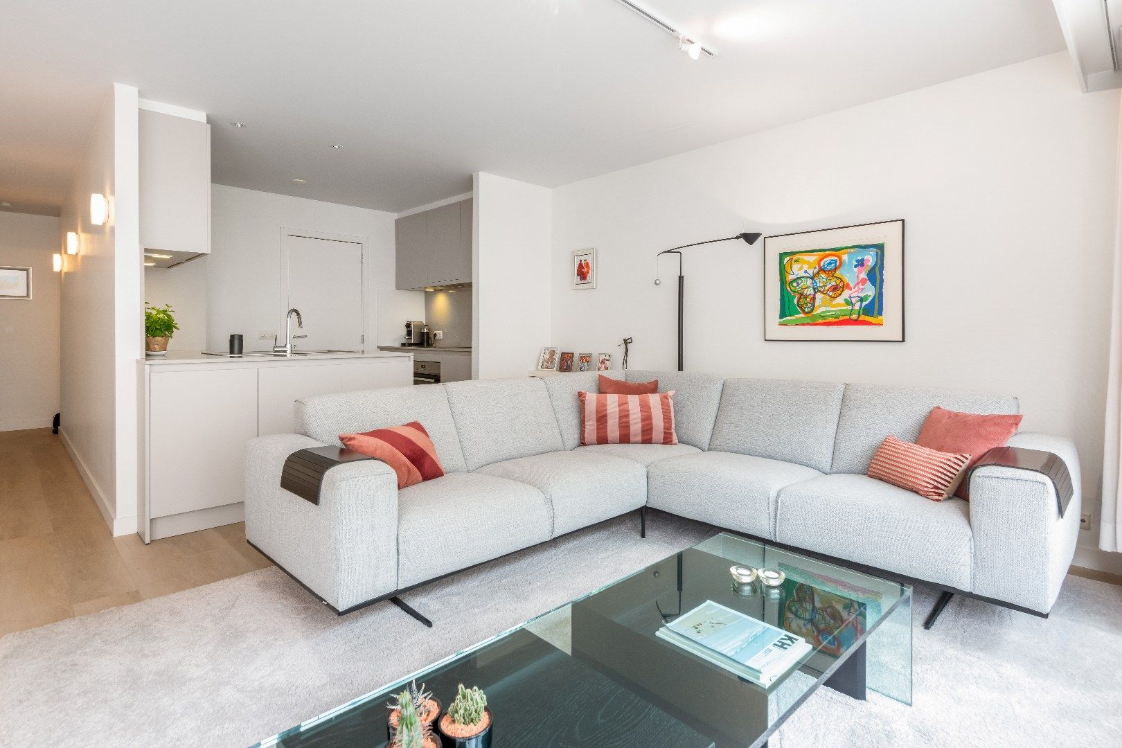Instapklaar 3-slaapkamer appartement gelegen op de Paul Parmentierlaan vlakbij de winkels van de Lippenslaan. foto 9
