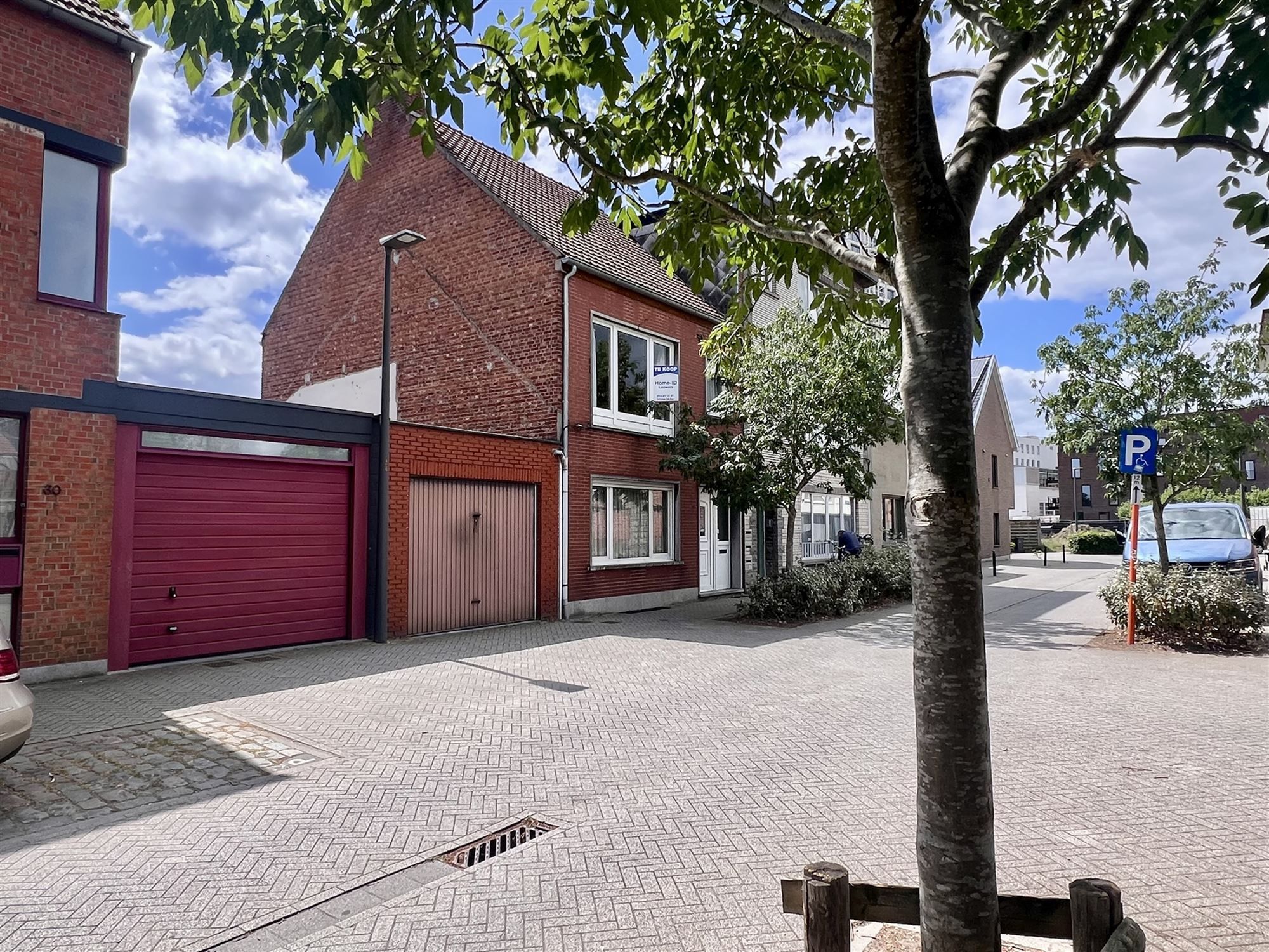Woning met Garage voor Drie Wagens en Zuidgericht grote Tuin foto 3