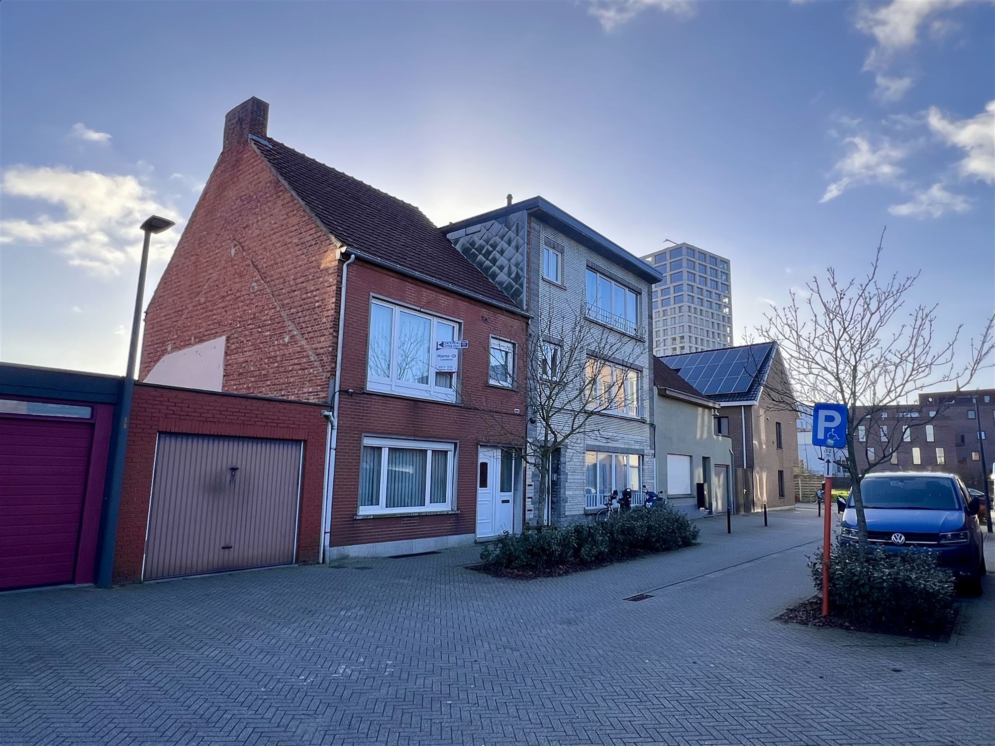 Woning met Garage voor Drie Wagens en Zuidgericht grote Tuin foto 3