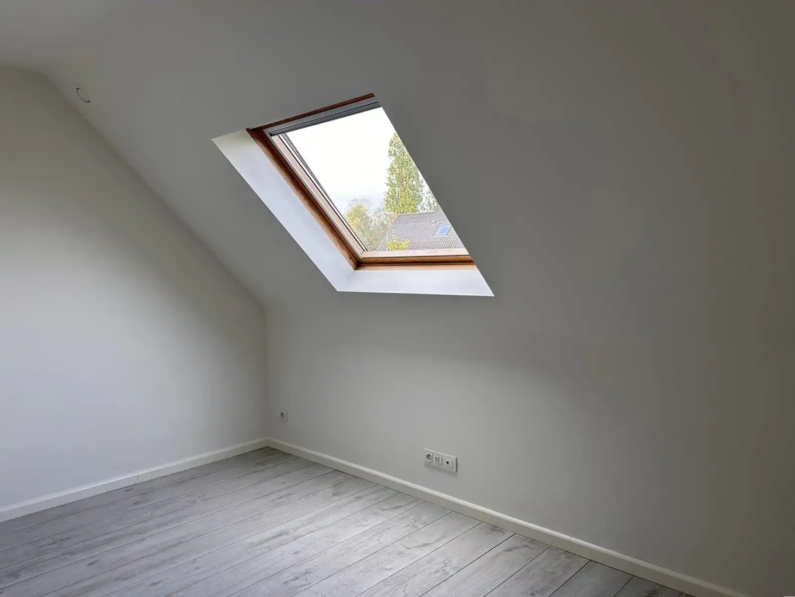 Woning met 4 slaapkamers in rustige wijk foto 11