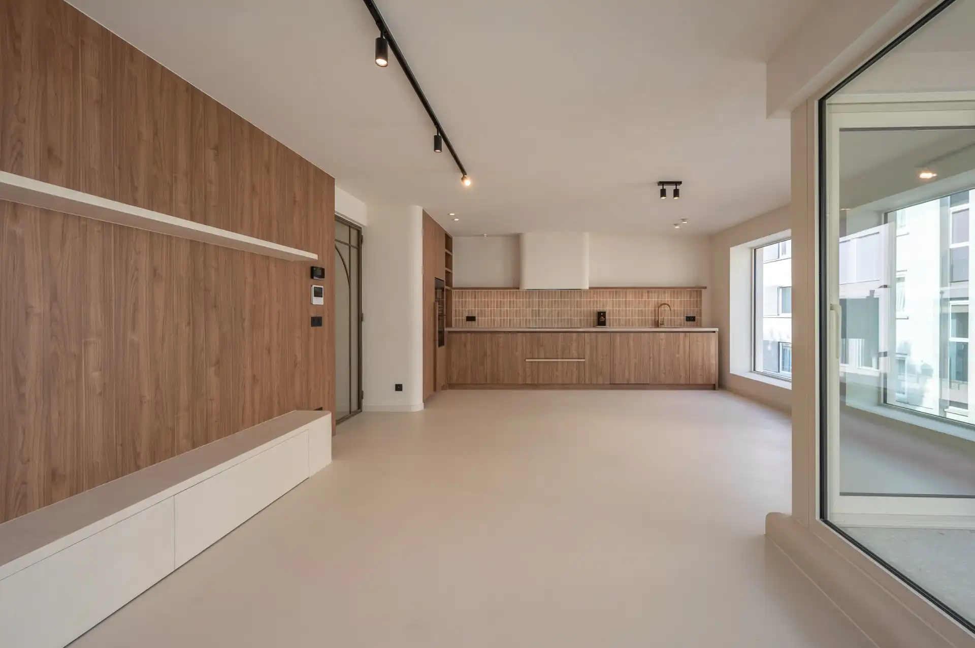 Volledig vernieuwde opbrengsteigendom met drie appartementen en verhuurd handelsgelijkvloers foto 4