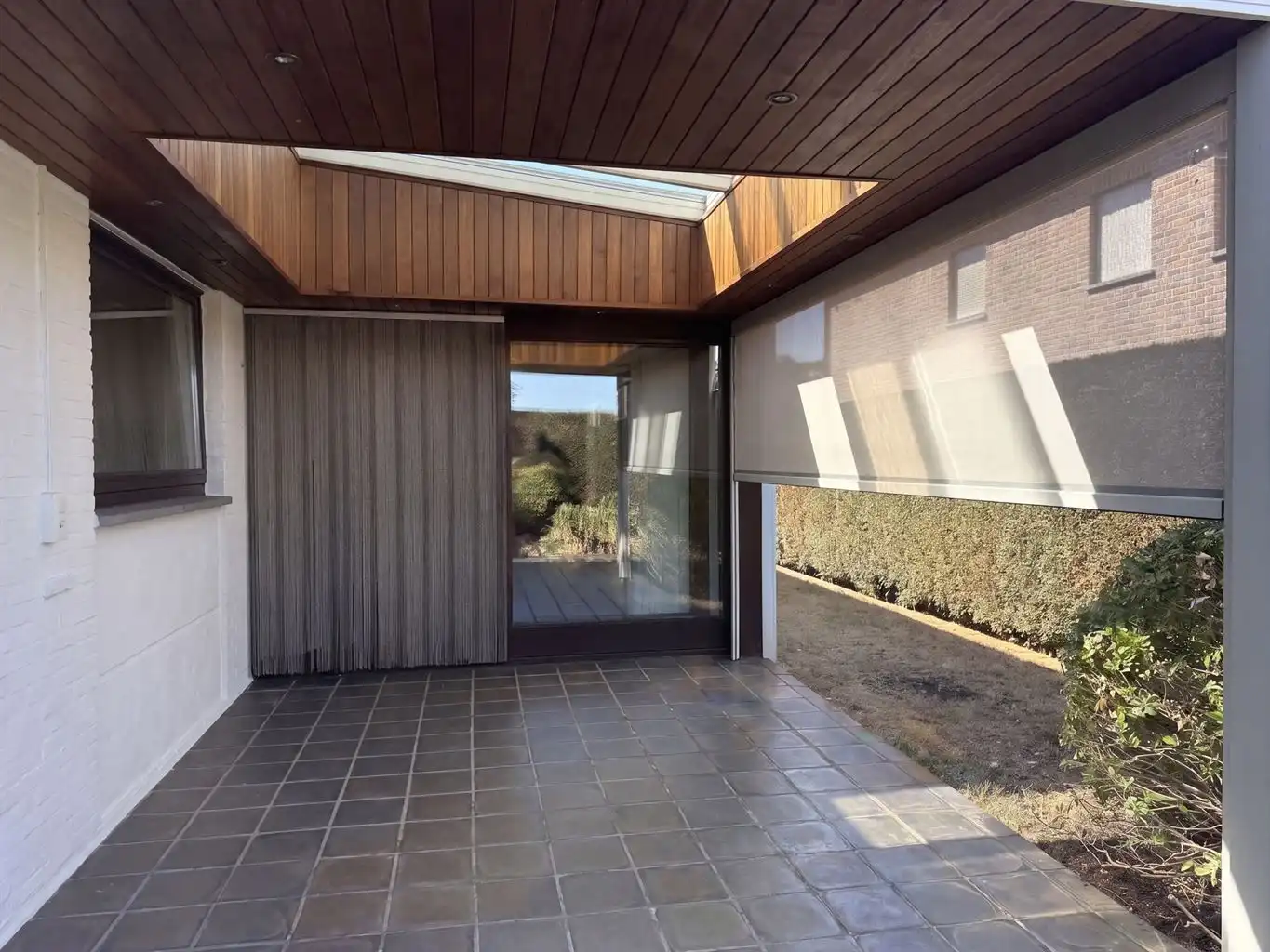 Vrijstaande splitlevelwoning met 3 (+1)slaapkamers, inpandige garage en carport, overdekt terras en omheinde tuin, gunstig gelegen nabij het centrum van Maaseik. foto 19
