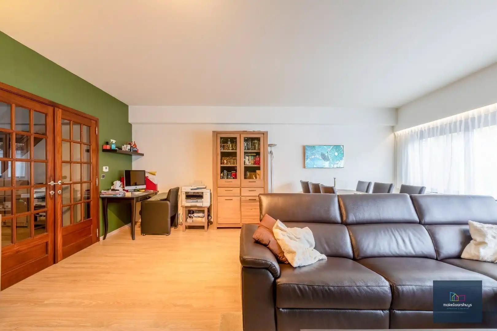 Heel ruime Instapklare woning in rij  met zonneterras en 2 staanplaatsen foto 7