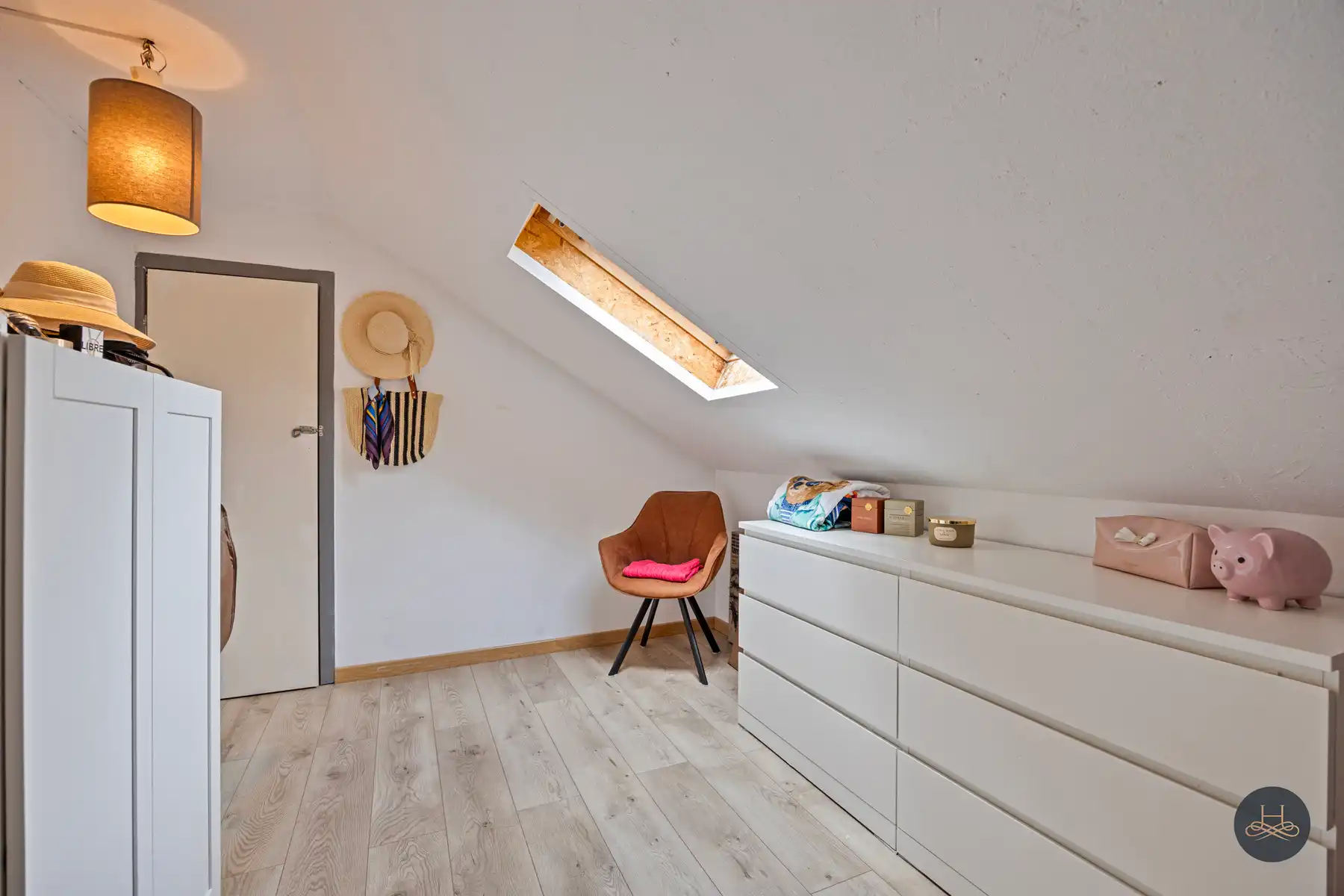 Imposante ruime villa met zwembad en een prachtige tuin foto 31