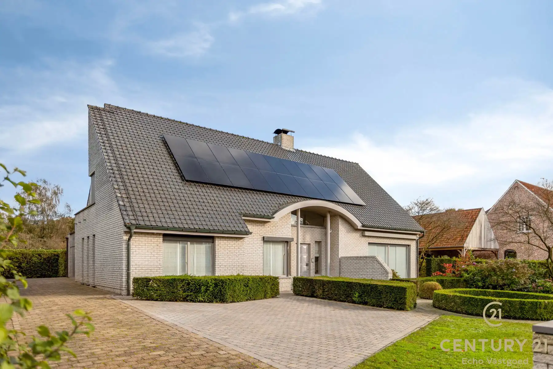 Ruime, gerenoveerde villa met fraaie tuin op ca 2420m² foto 31