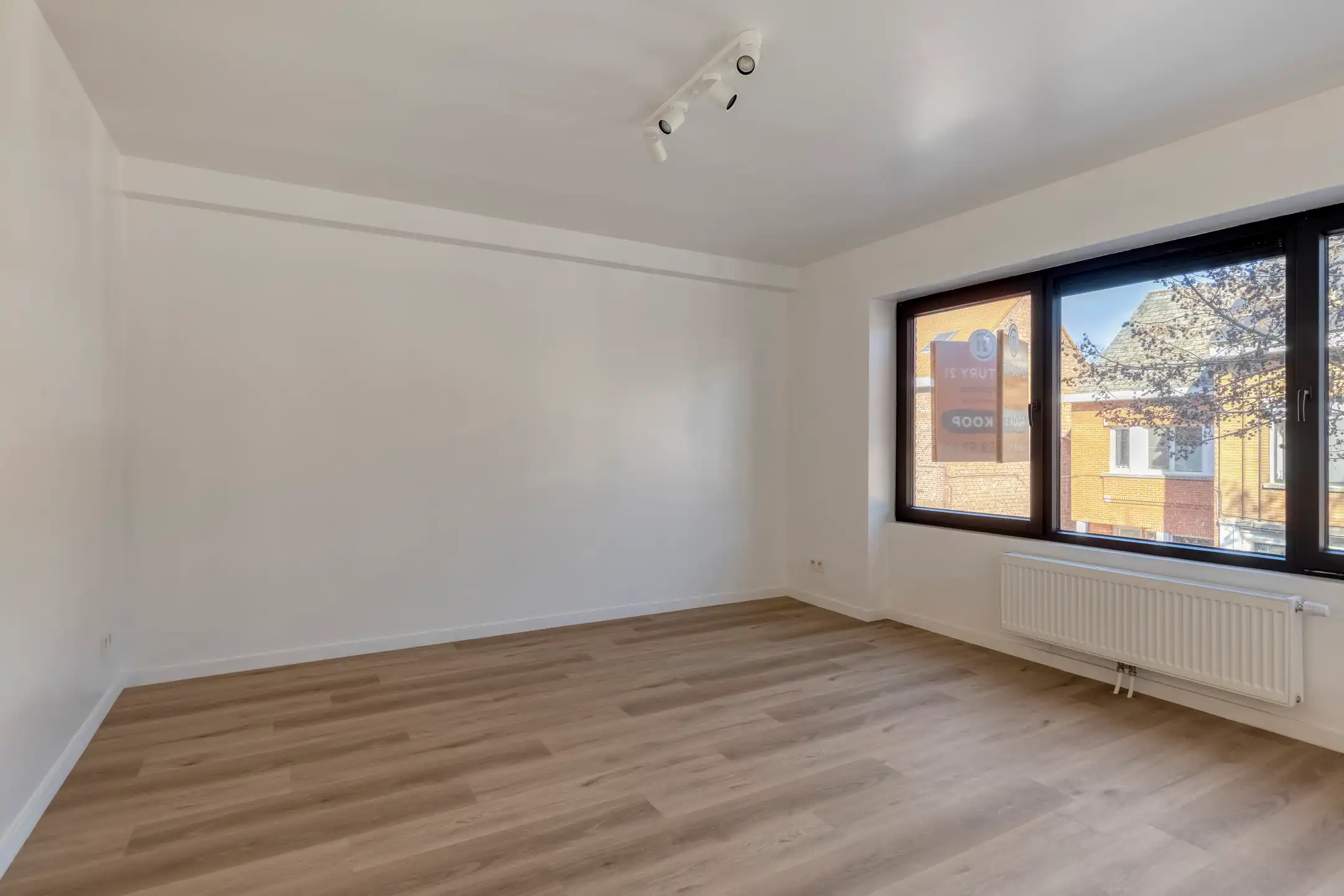 Zeer ruim appartement met 3 slaapkamers, 2 badkamers en tuin foto 5