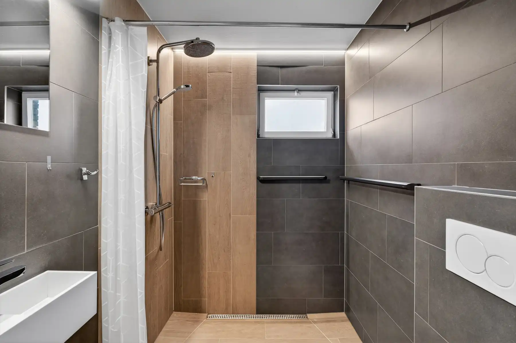 Ruime bel-étage met tuin en garage in Sint-Michiels foto 9