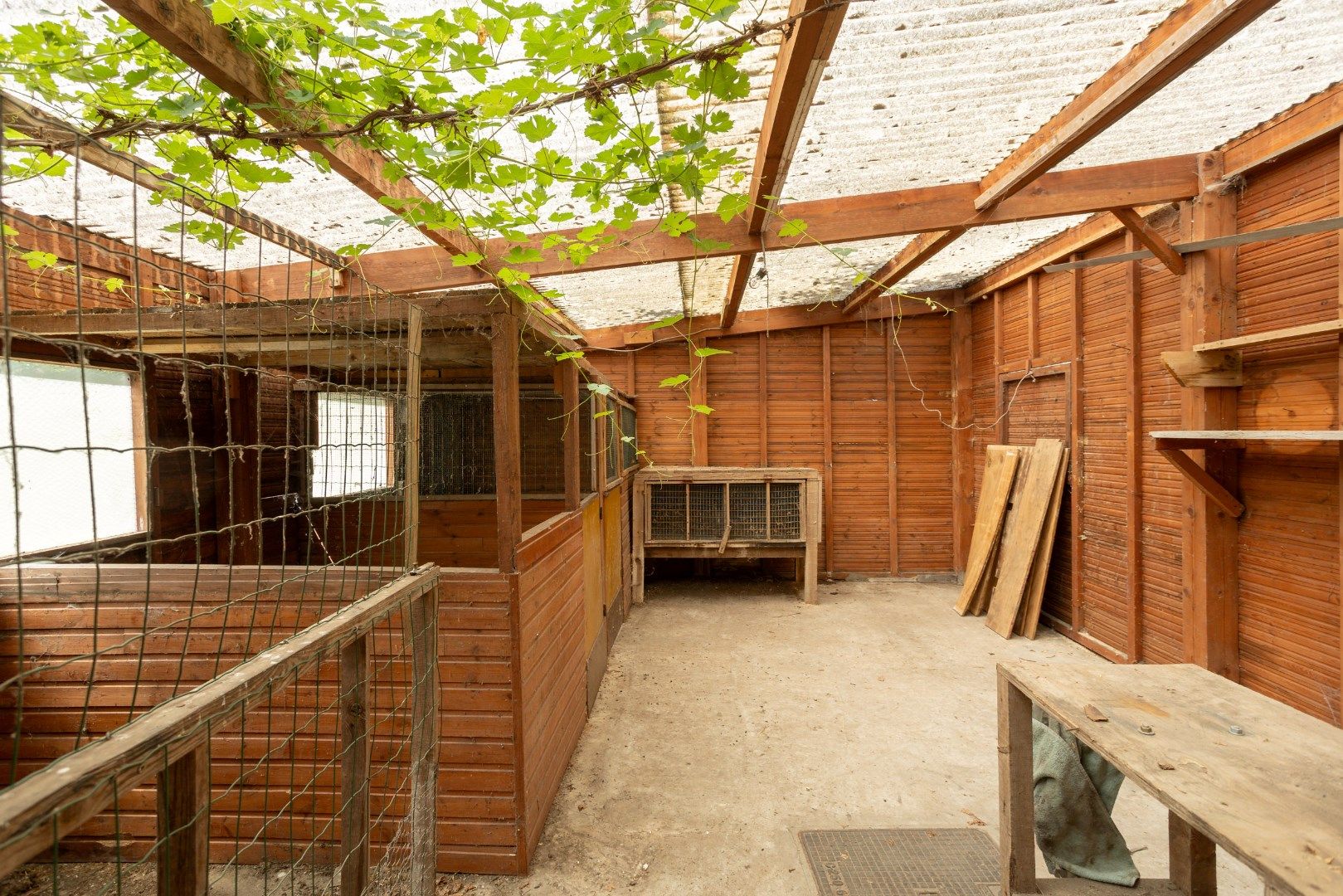 Deze ruime, te renoveren woning wordt verkocht. foto 39