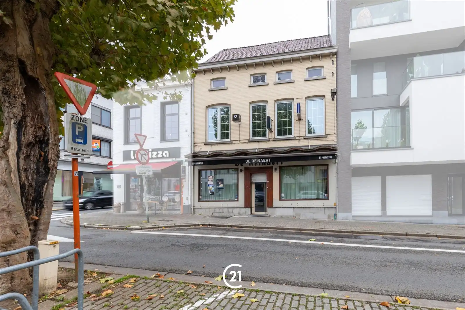 Horecapand met woonst op Heldenlaan in Zottegem! foto {{pictureIndex}}