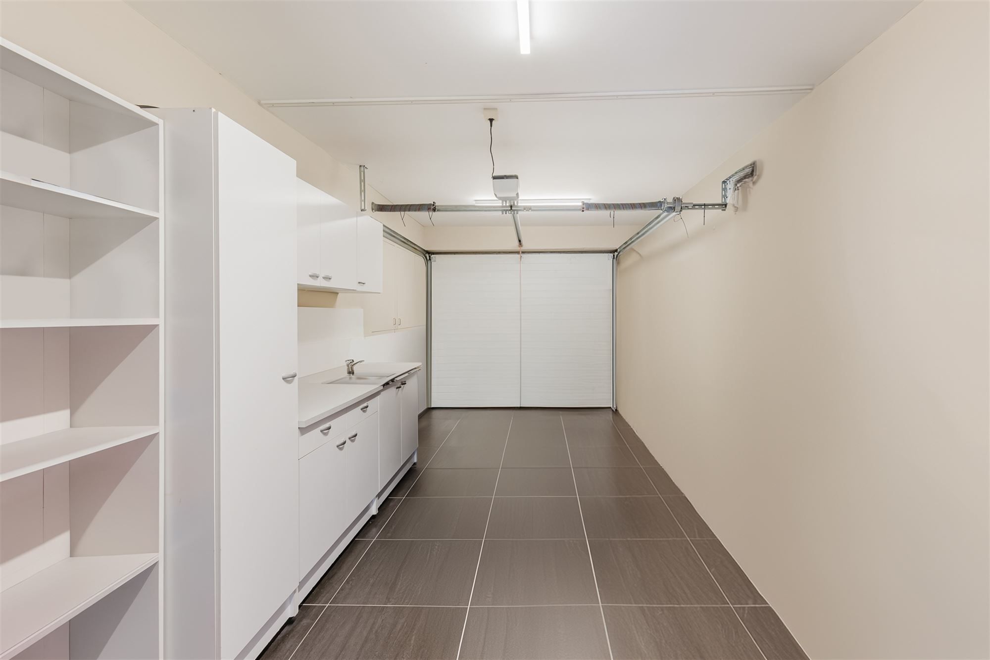 Recente en moderne woning met 3 slaapkamers, tuin en garage foto 10