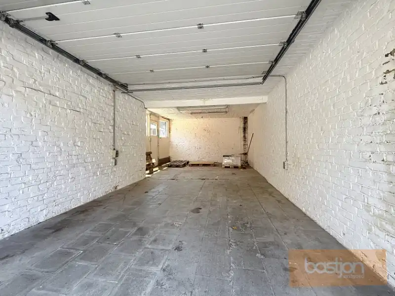 🏡 Te Koop in het Hart van Zwevegem – Handelspand met Woonst en Garage! foto 15