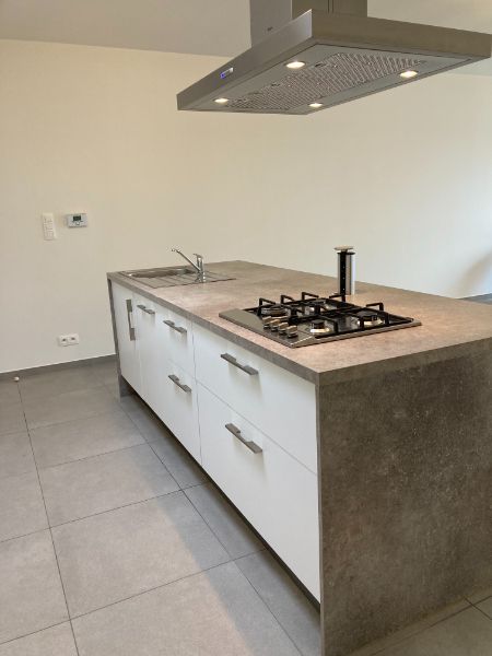 2 slaapkamer app met ruim terras en carport foto 4