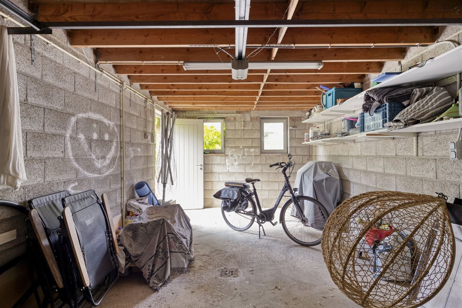 Gelijkvloerse, vrijstaande woning met 3 slaapkamers, omheinde tuin en garage op een rustige locatie nabij het centrum van Maaseik. foto 32