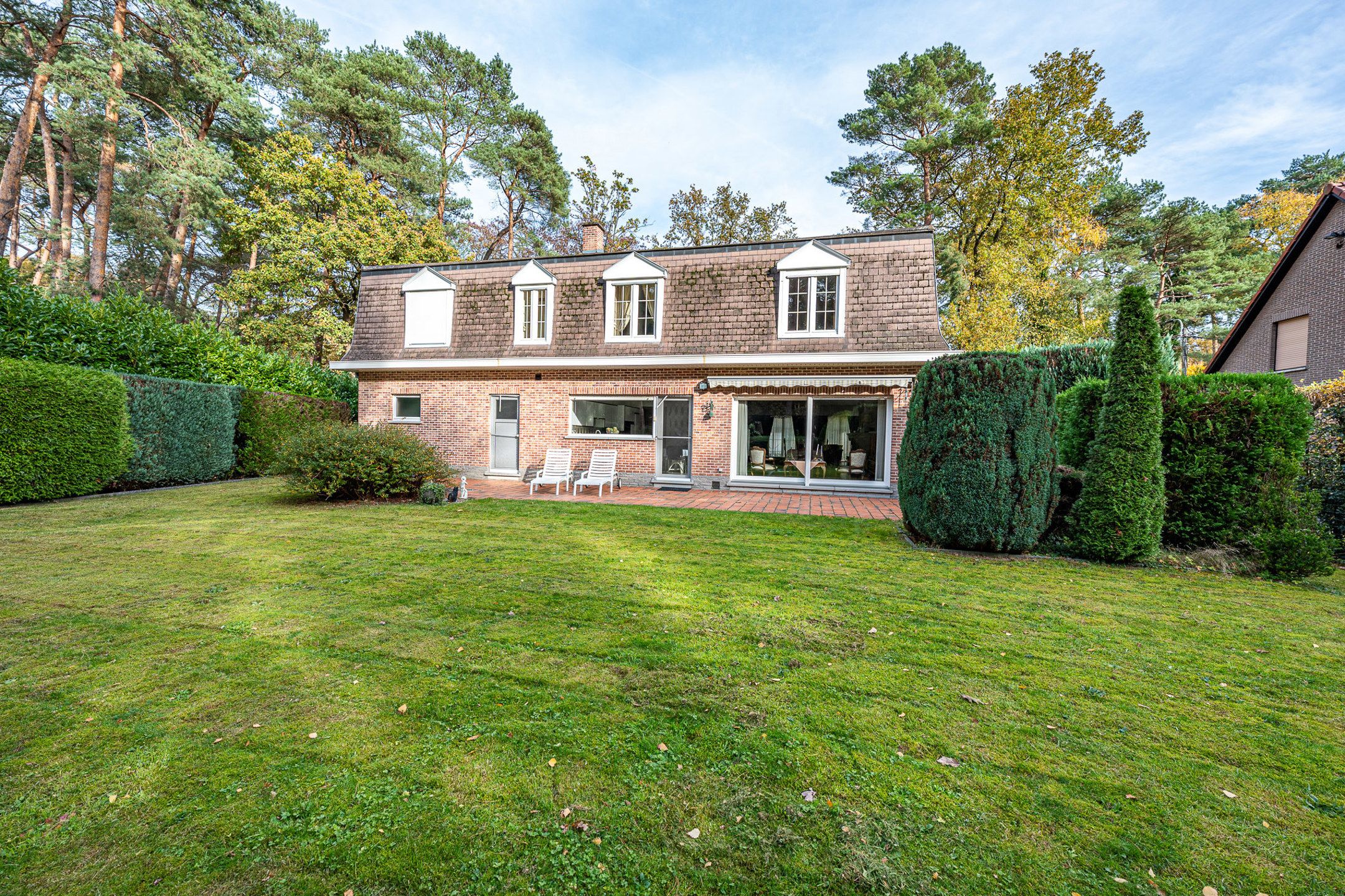 Ruime gezinswoning  in residentiële, groene omgeving foto 6