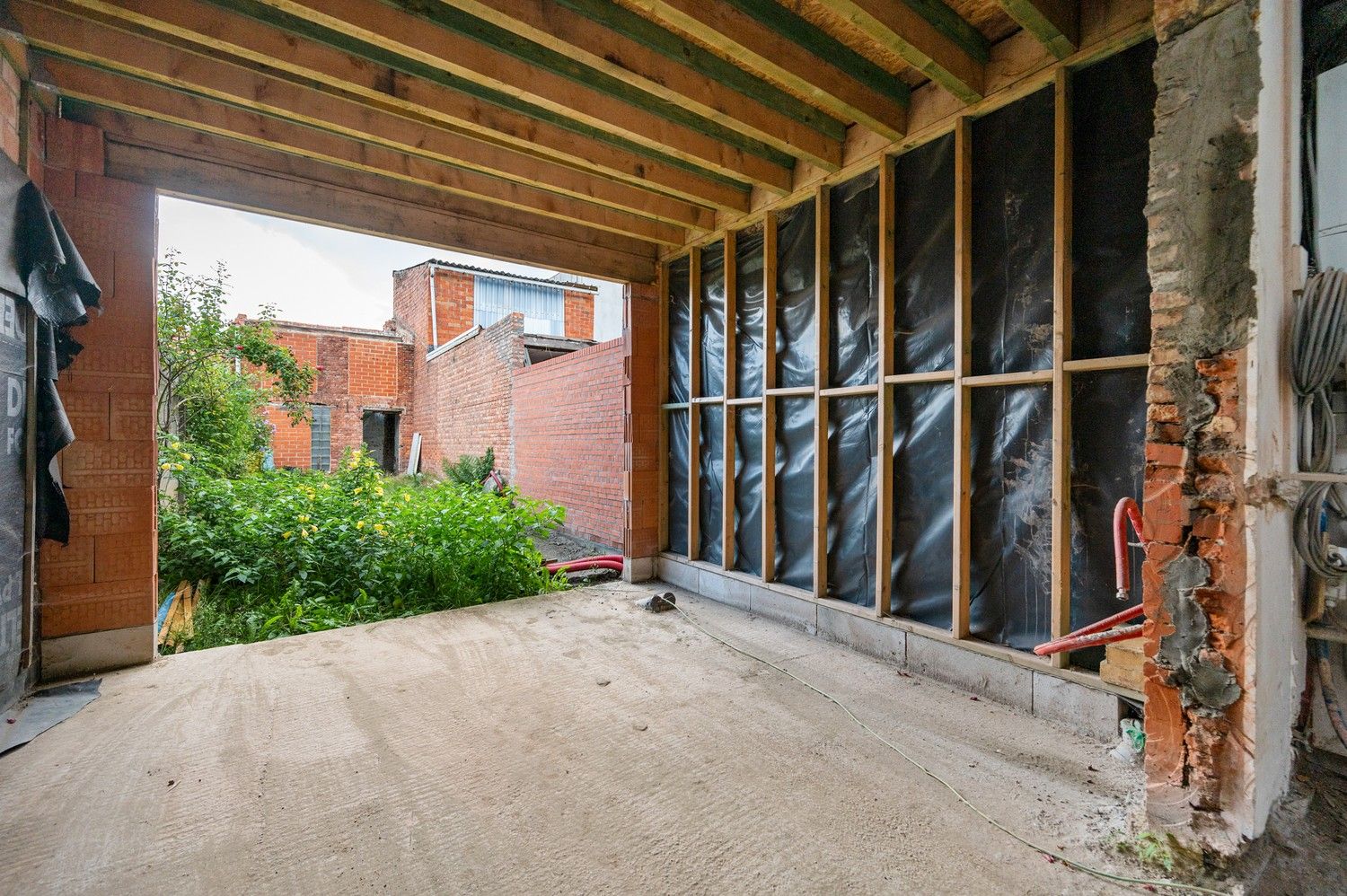 Leuke, verder af te werken woning met 3 slaapkamers en tuin op toplocatie in Lier! foto 6