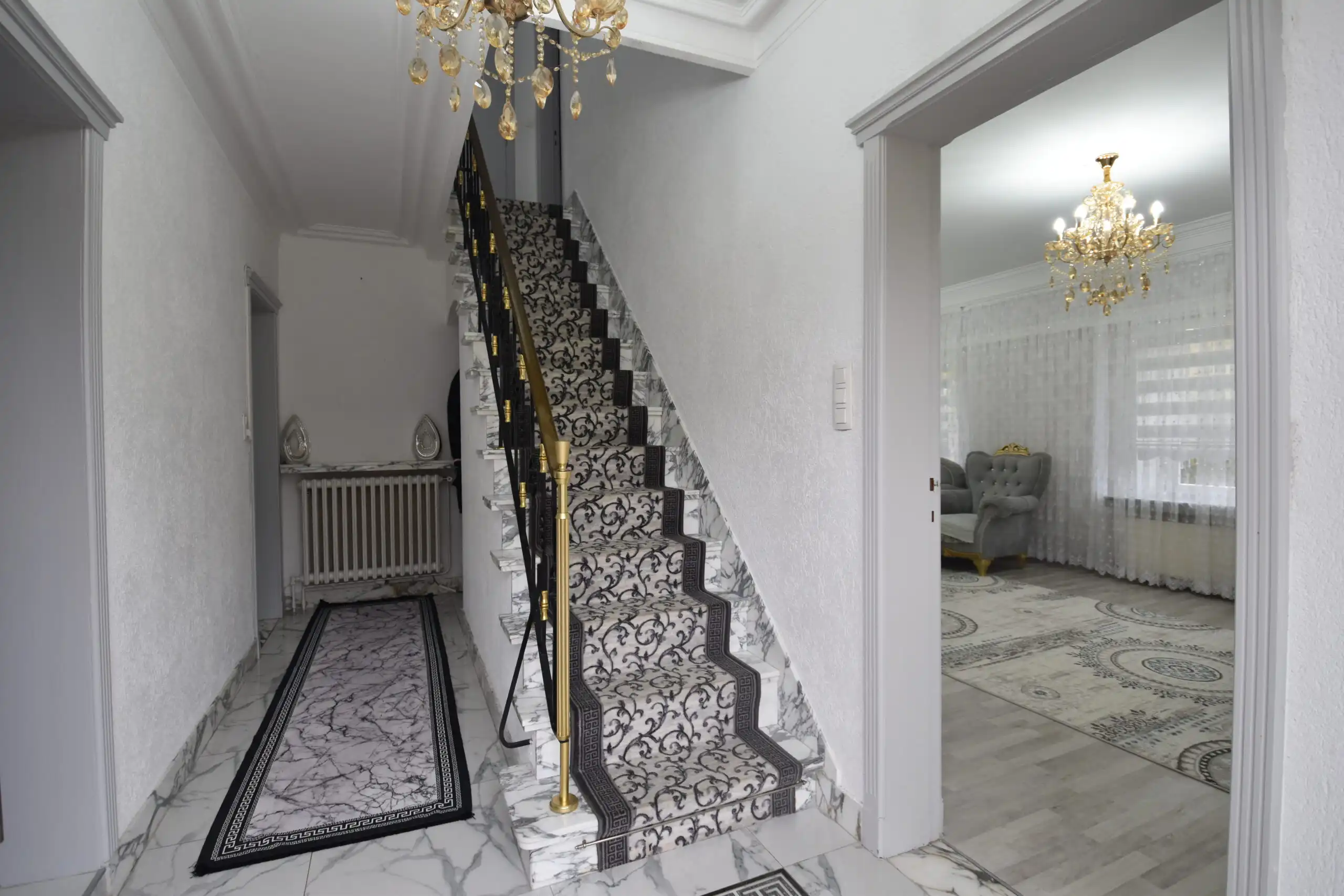 Gezellige woning met garage, veranda en 4 slaapkamers in Nieuwkerken foto 2