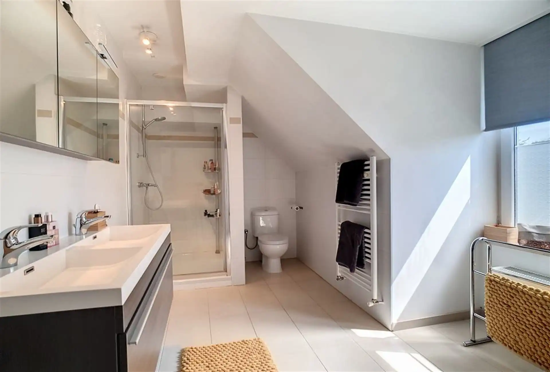 Residentieel gelegen villa foto 17