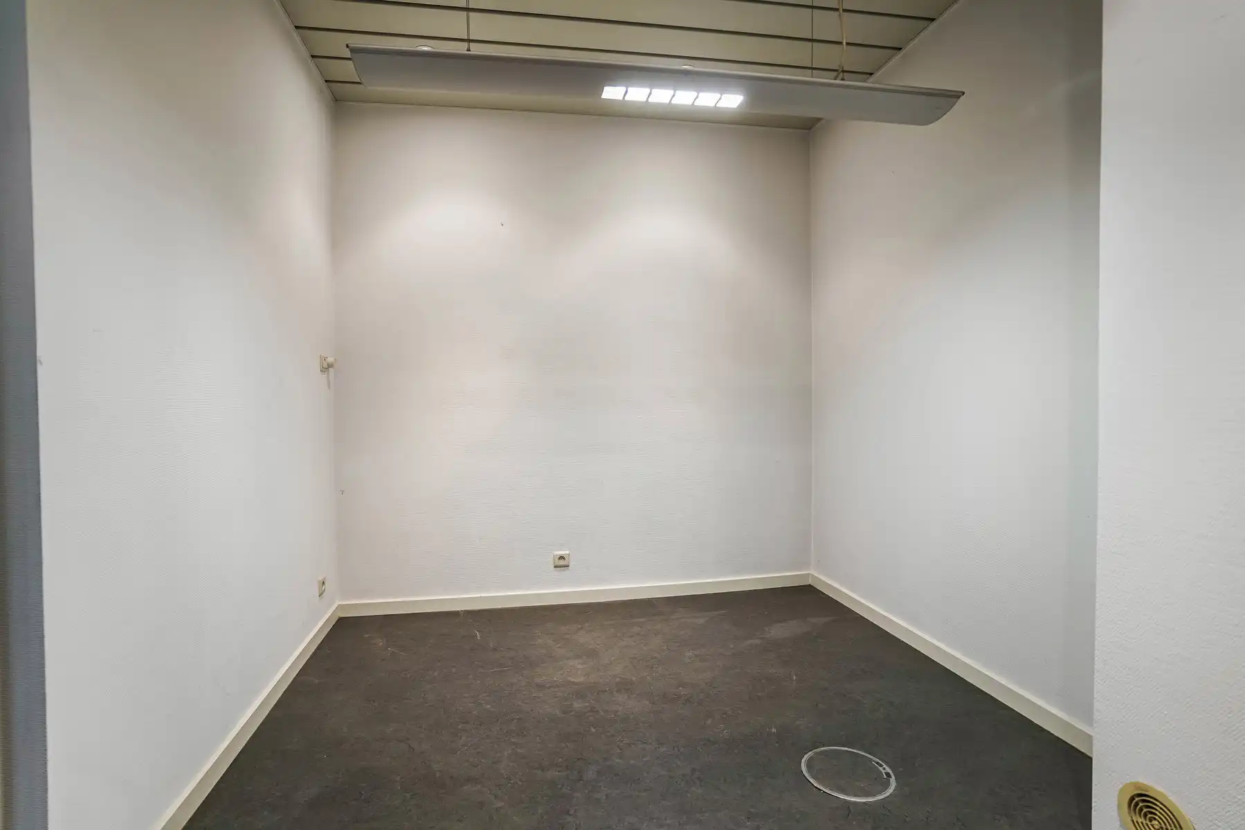 Commercieel gelijkvloers in het hart van Breendonk! foto 7