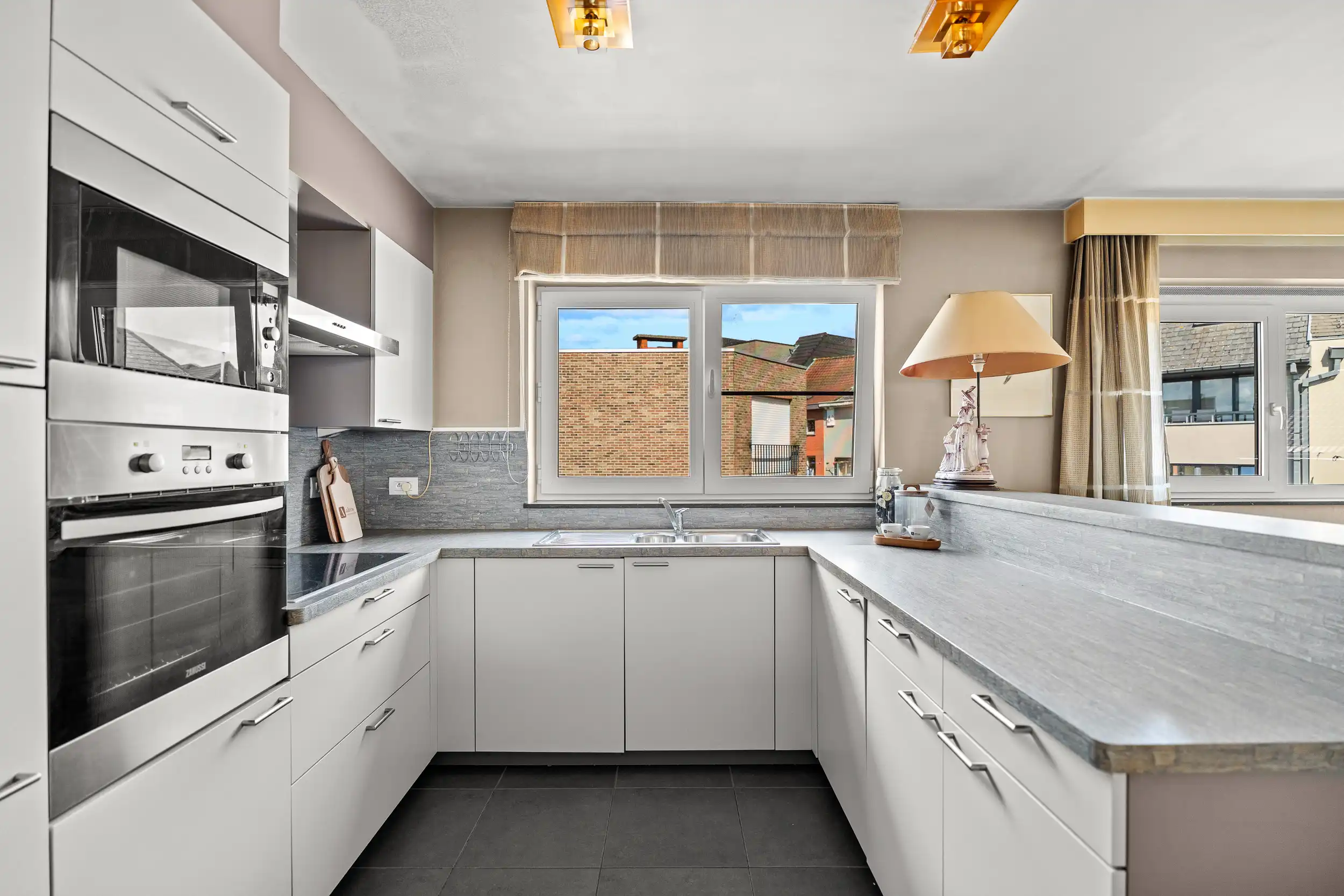 Lichtrijk appartement met terras op toplocatie in Wetteren foto 4