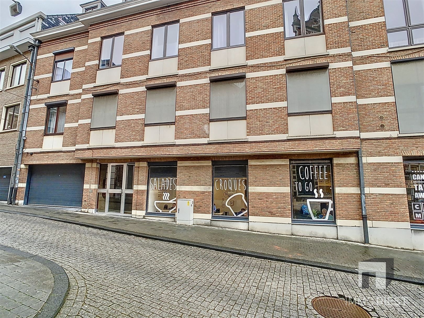 Ruim lichtrijk appartement met top locatie markt van Diest! foto 2