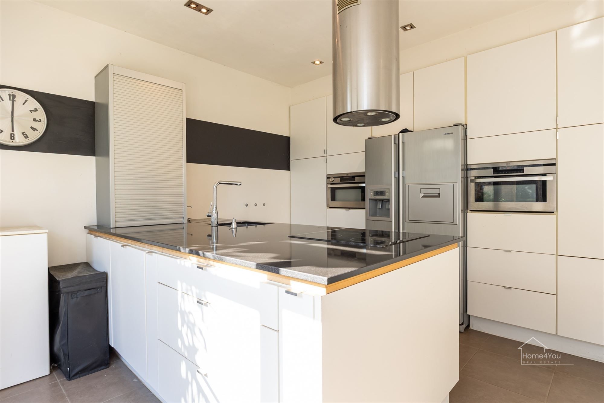 Zeer ruim herenhuis met zwembad foto 6