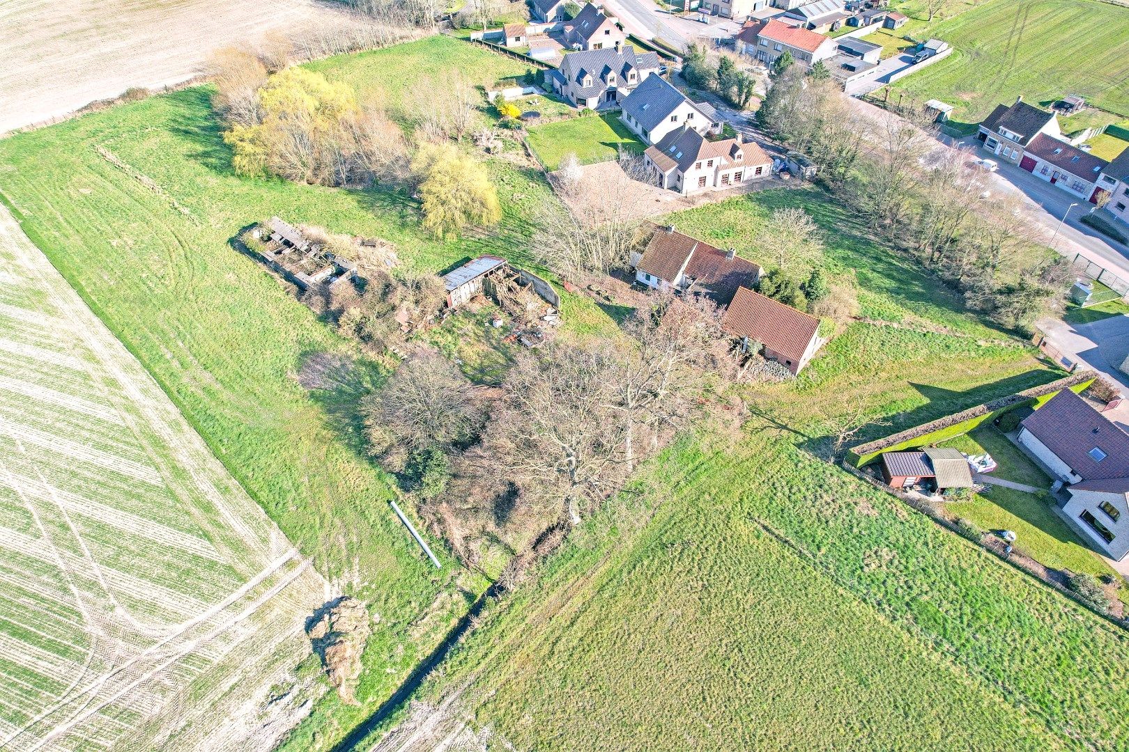 Te renoveren hoeve met veel potentieel in Alveringem. foto 3