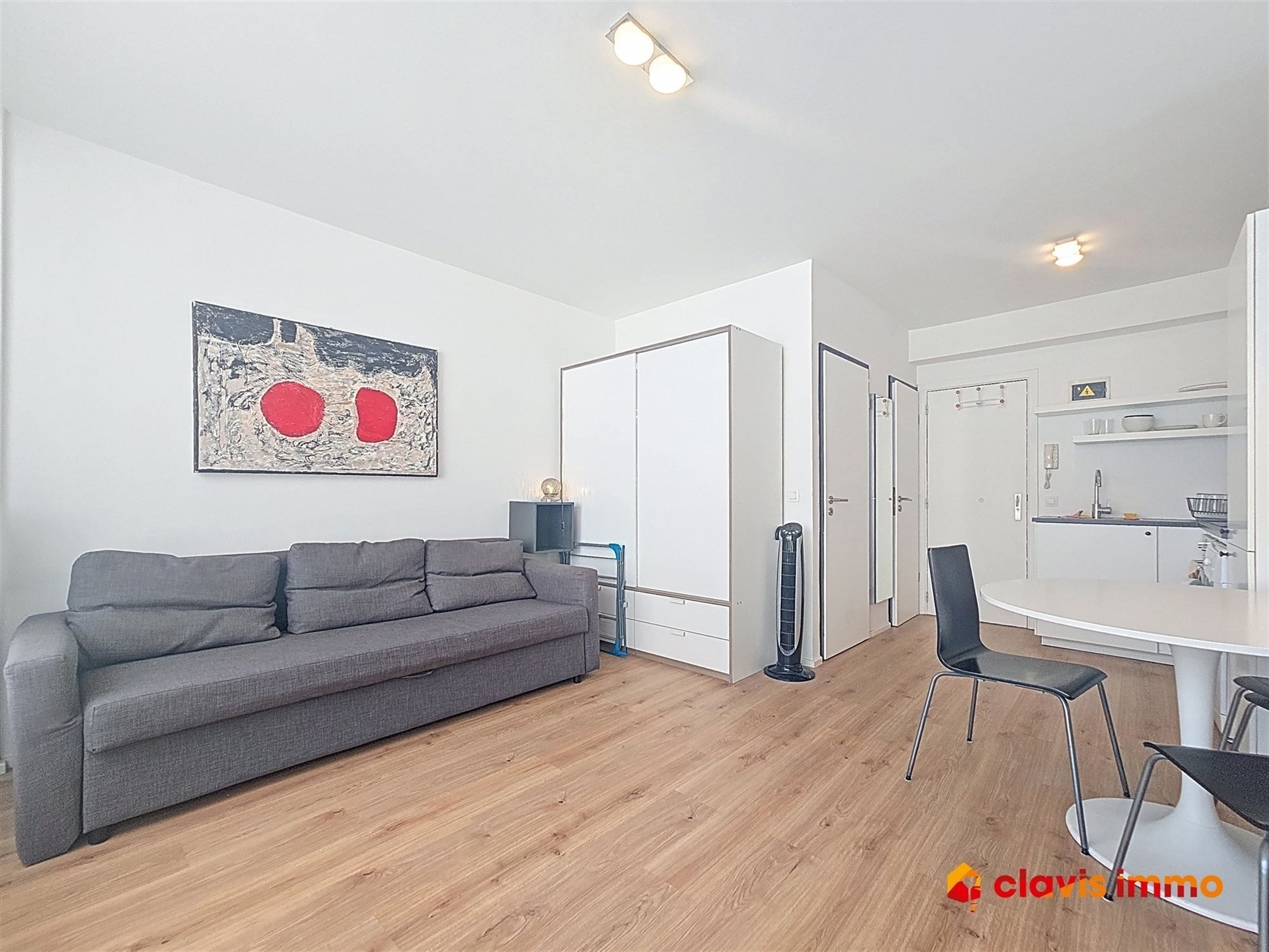 Gemeubelde studio foto {{pictureIndex}}