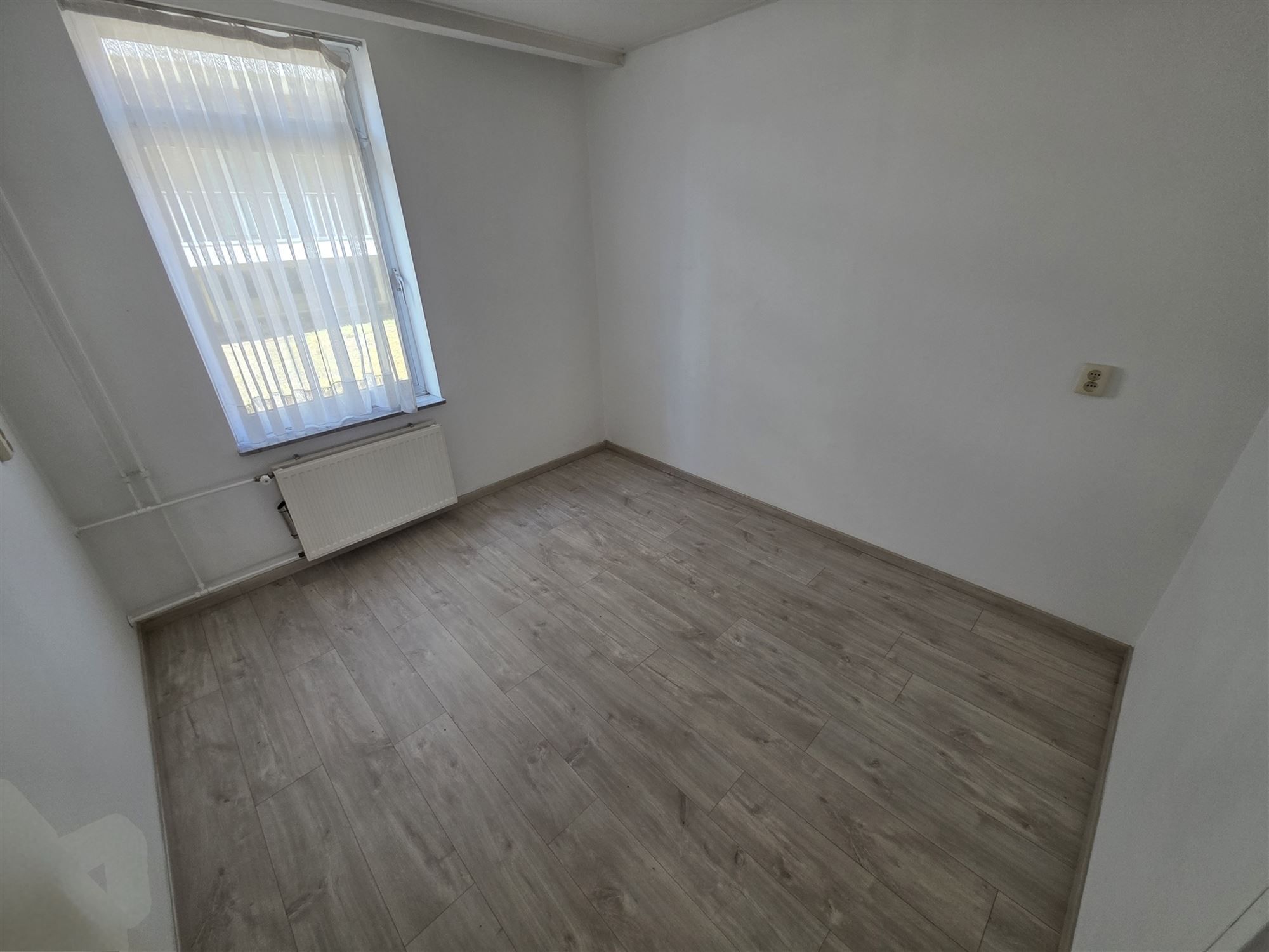 Ruim 2-slaapkamer appartement met overdekte garage. foto 16