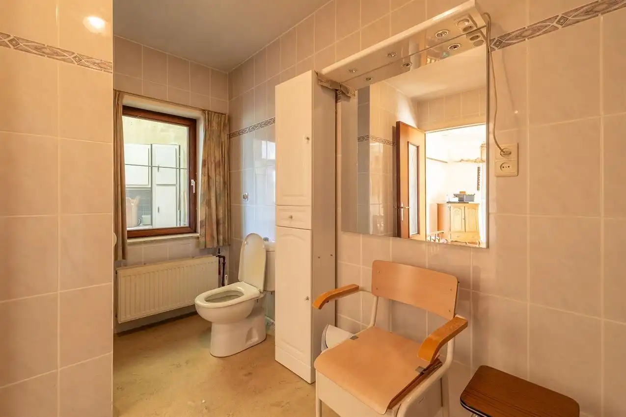 Te renoveren woning met ruimte, rust en potentieel foto 34