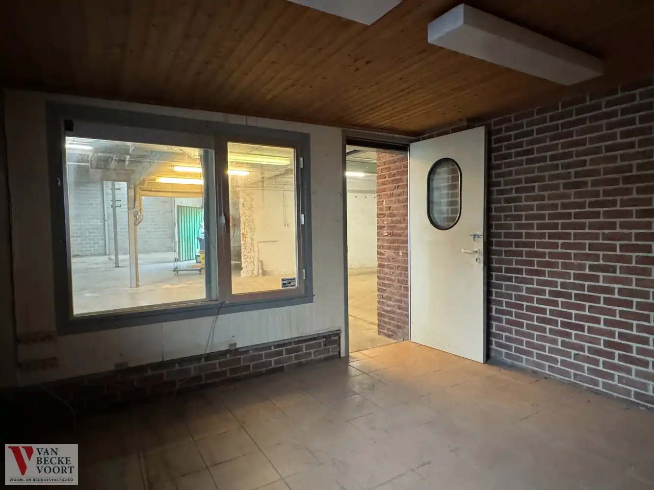 Opslagplaats 384 m² foto 6