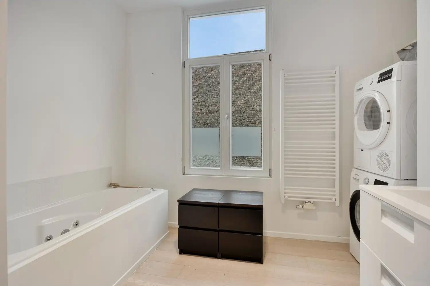 Karaktervolle en gerenoveerde stadswoning met drie ruime slaapkamers en stadstuin foto 12