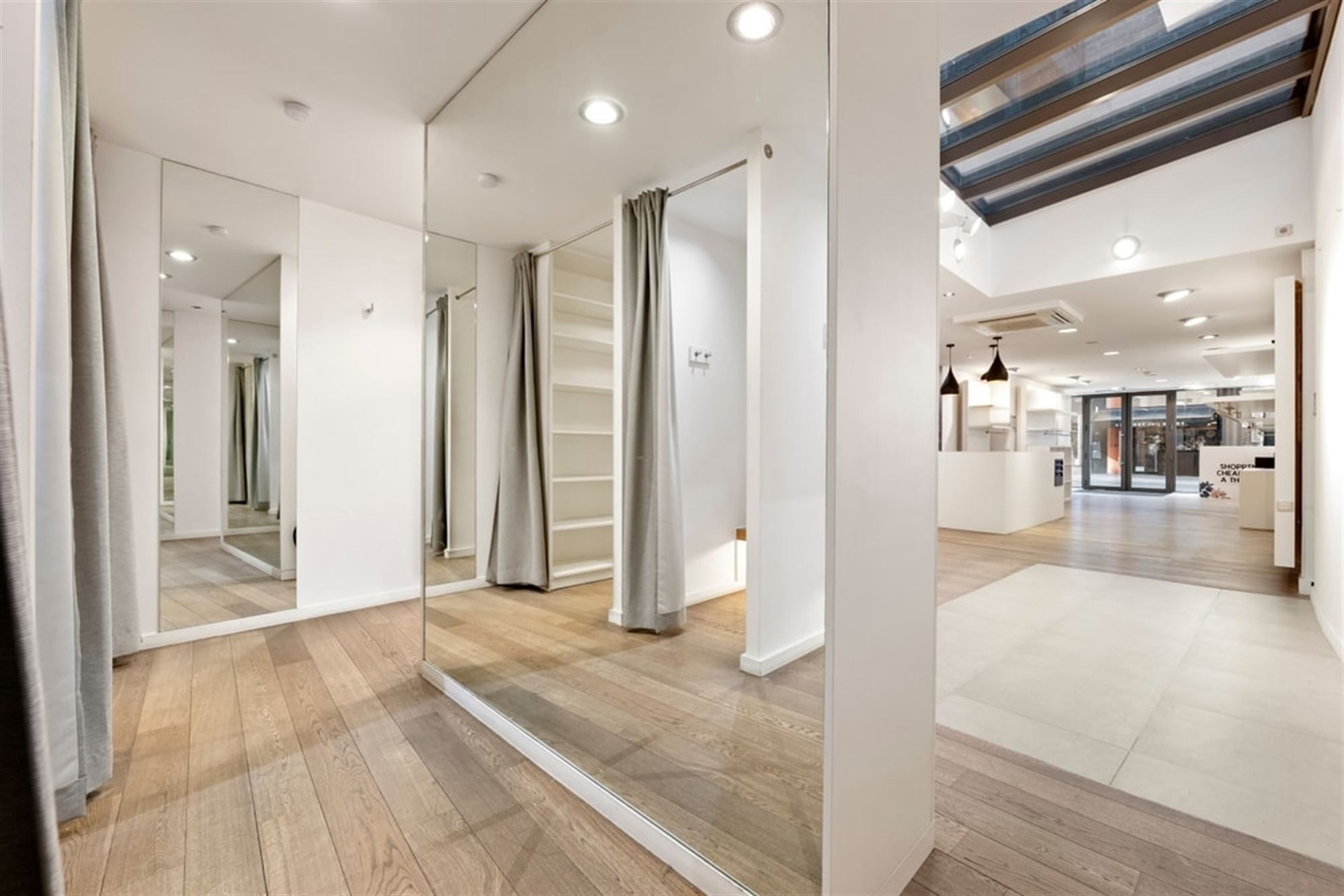 HANDELSRUIMTE TE HUUR MIDDEN IN HET STADSCENTRUM VAN SINT-TRUIDEN  foto 19