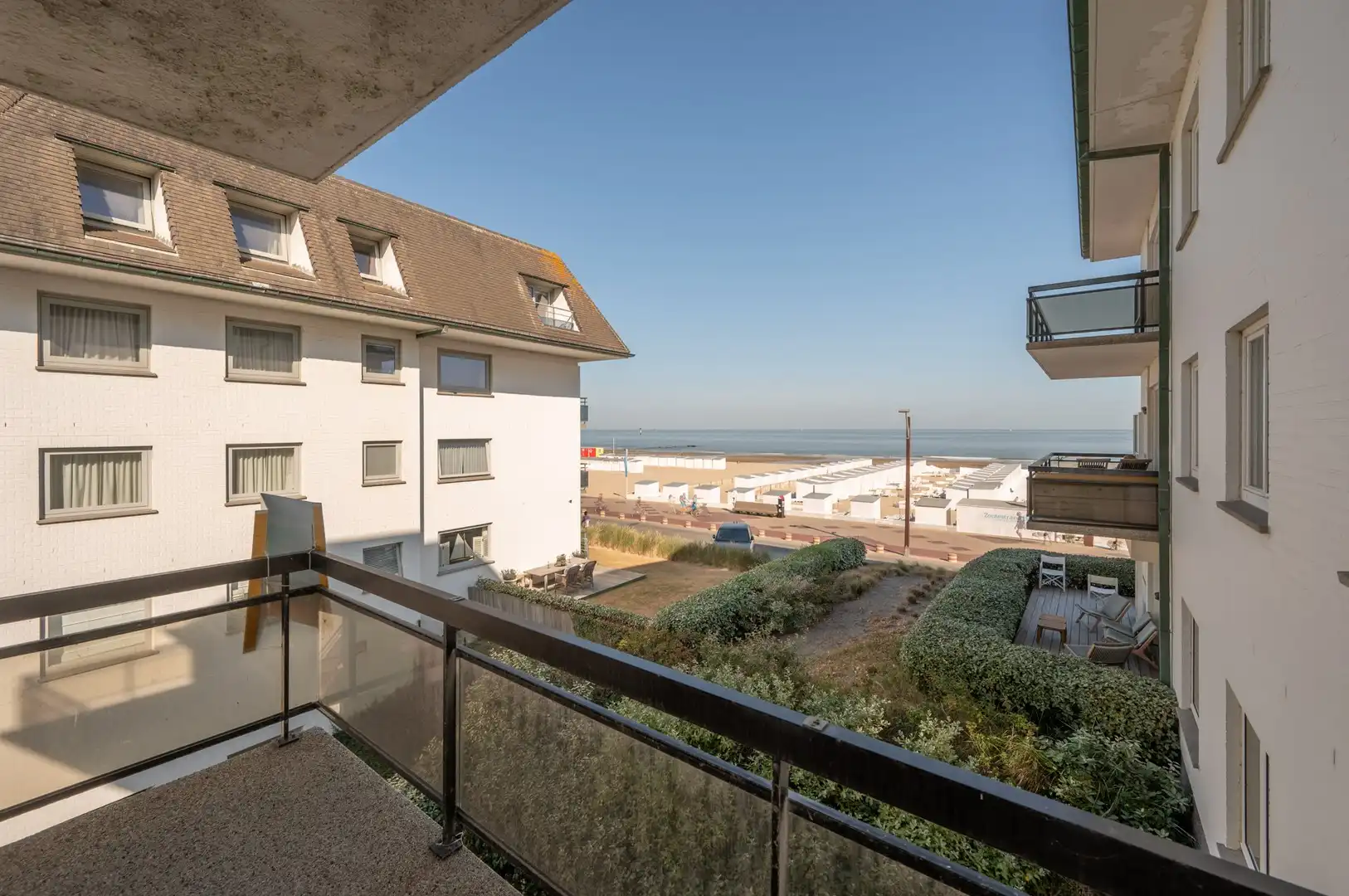 Luxueus gerenoveerd hoekappartement met zeezicht vlakbij de wandeldijk in het Zoute. foto 5