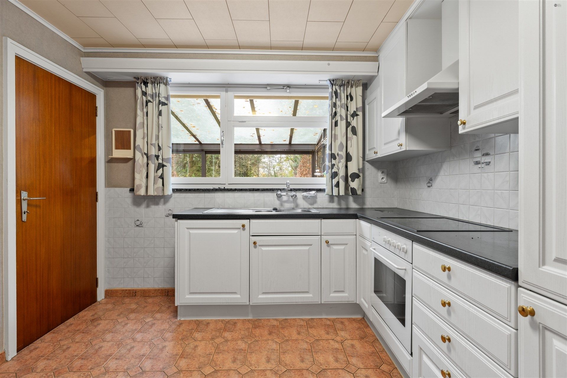 Open bebouwing in groene omgeving foto 8