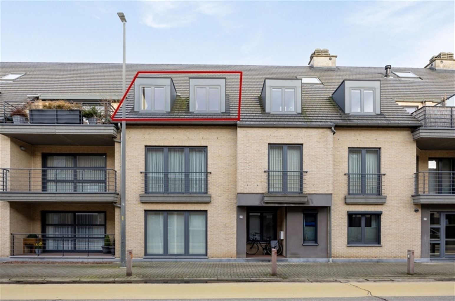 Charmant  2-slaapkamer appartement met 2 terrasjes en afgesloten garagebox, gelegen nabij het centrum van Maaseik.  foto 20