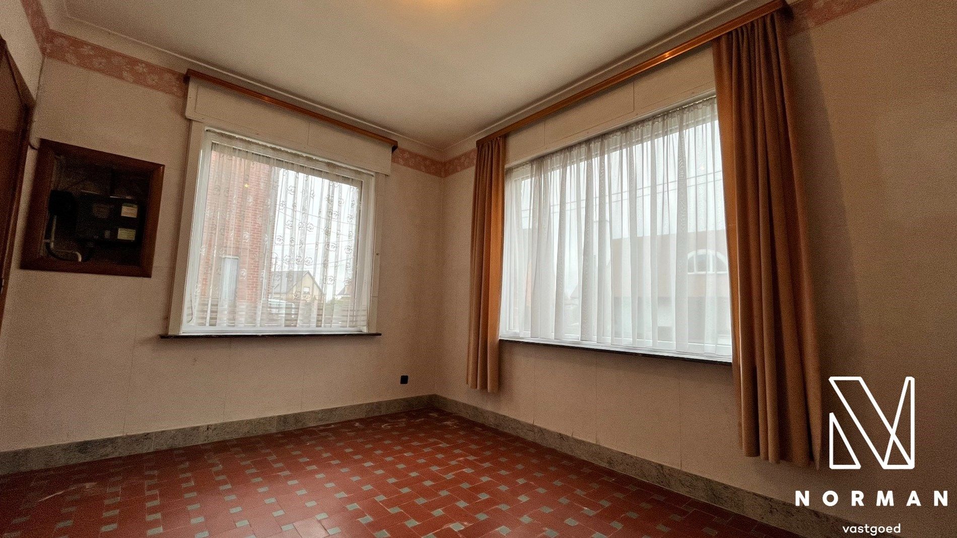 Sterke woning met mogelijks 5 kamers, 2 garages op 473 m² foto 6