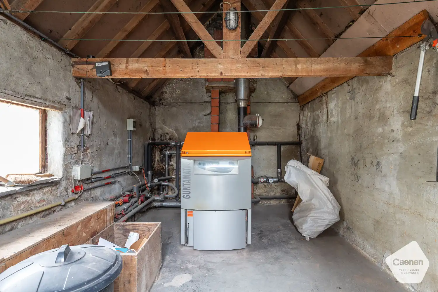 AUTHENTIEKE WONING op 3060&nbsp;m²&nbsp;in landelijke omgeving met 5 slaapkamers en 2 ruime bijgebouwen foto 20