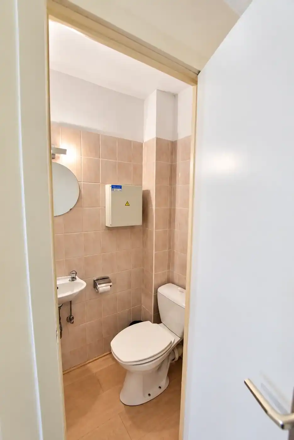 Centraal gelegen 2-slaapkamerappartement te huur in de Leopoldlaan foto 4