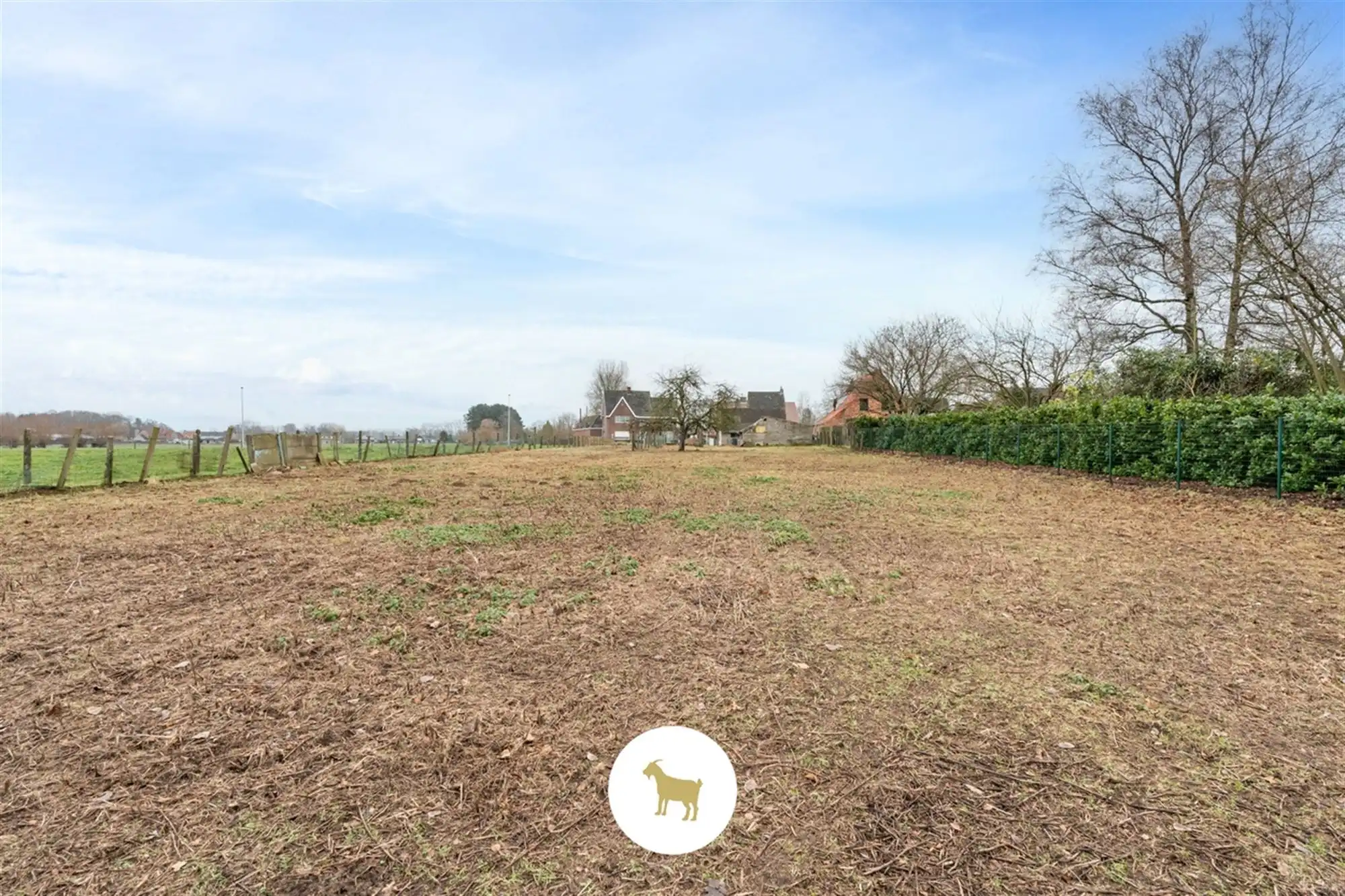 Uniek ruim PERCEEL (BOUW)GROND van ca. 3.310 m² met bestaande TE SLOPEN WONING. foto 4